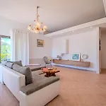 Stunning In * Buje